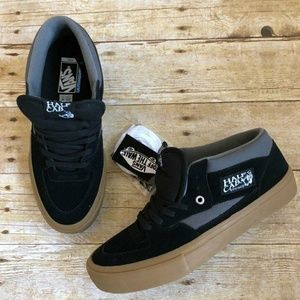 Vans (NEW) half cab skate shoes in sz 9.5